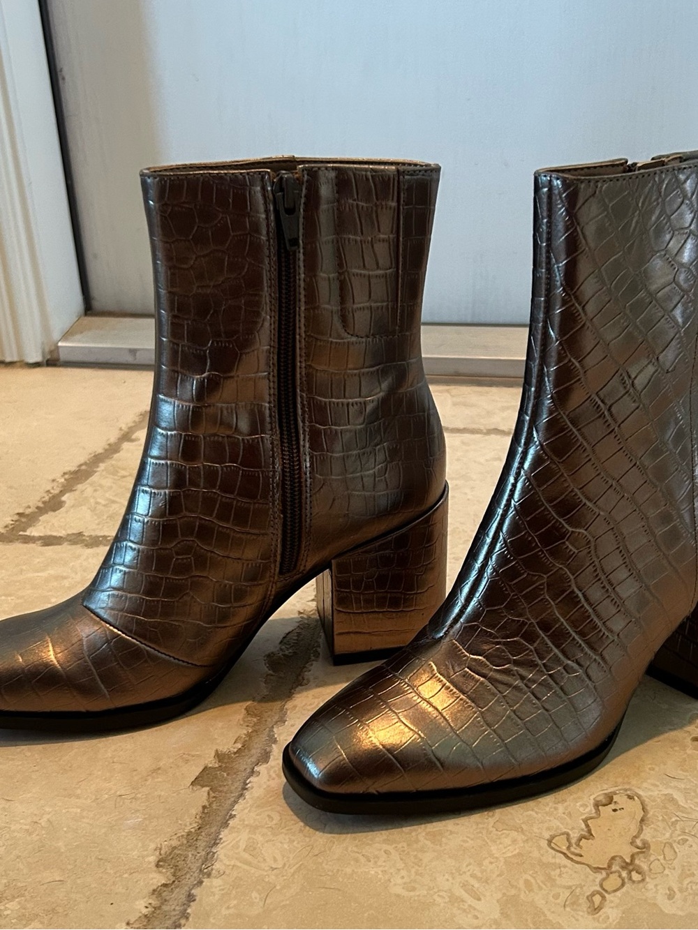 Vionic Metallic Croc-Embossed Ankle Boots - Gold Like NEW Size 6.5 - Picture 6 of 12
